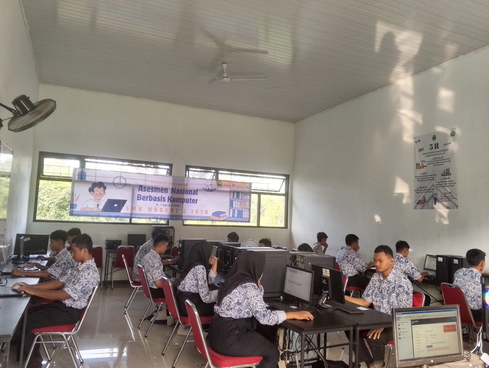 Pelaksanaan Asesmen Nasional Berbasis Komputer (ANBK) SMKN 2 Setu Tahun 2025 Pelaksanaan Asesmen Nasional Berbasis Komputer (ANBK) SMKN 2 Setu Tahun 2025